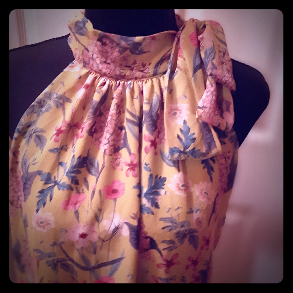 Women's Sleeveless Blouse
